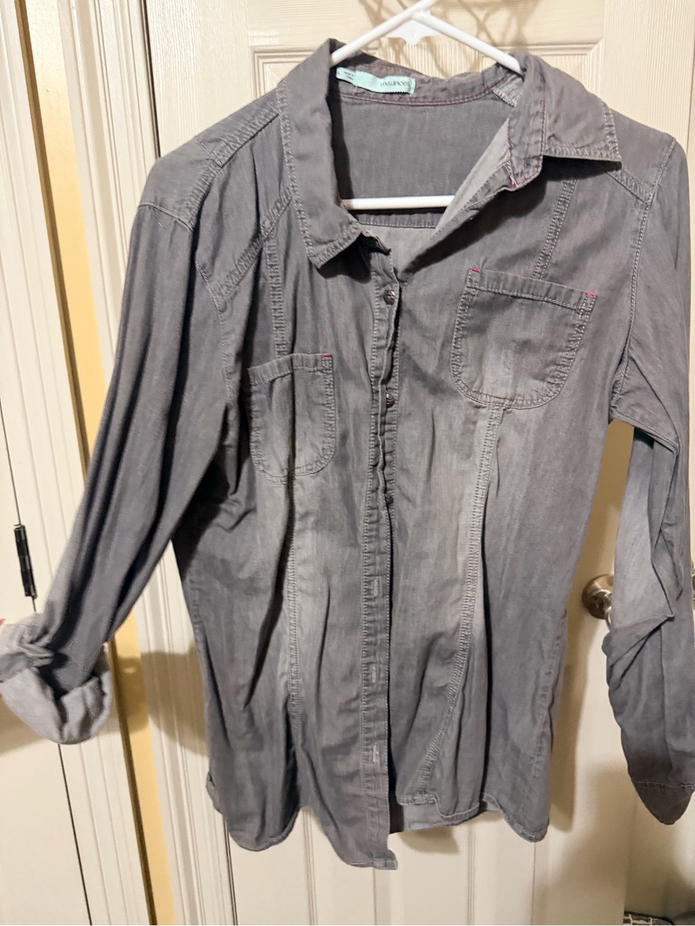 Light Gray Women’s Button-Up Shirt - Unbranded